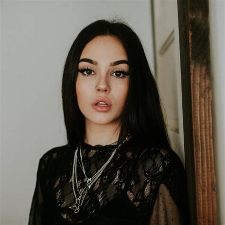 10 Facts About Maggie Lindemann, A Singer of Hit Song 'Pretty Girl'