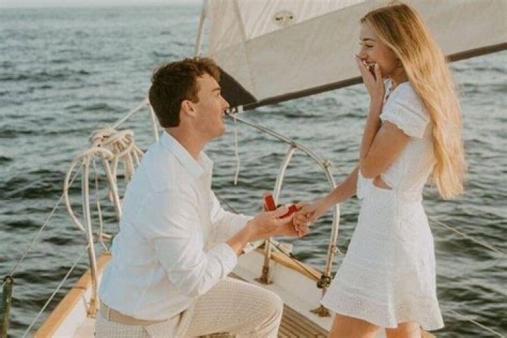 10 Potret Serasi YouTuber Brooklyn McKnight dan Kekasih