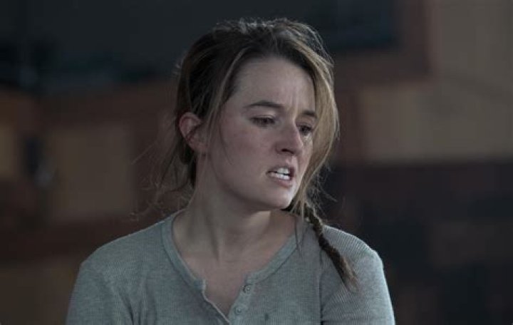 20 Years Kaitlyn Dever is still single or Dating someone? Her Affairs