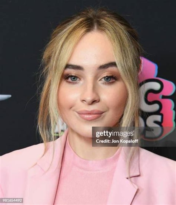 2018 Sabrina Carpenter with Disney actress and rap singer Sky Katz at