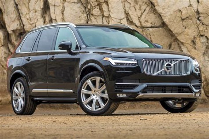 2022 Volvo Xc90 Trim Models Compared Momentum Vs R Design Vs