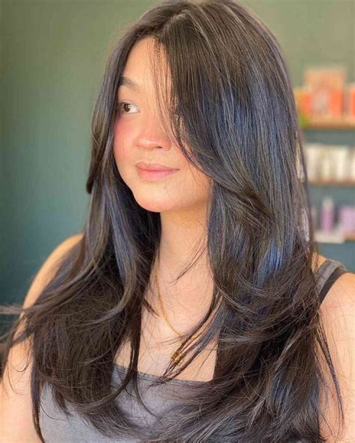 28 haircuts for round faces inspired by celebrity styles