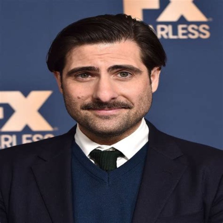 35 Famous People Related To Other People In Show Business