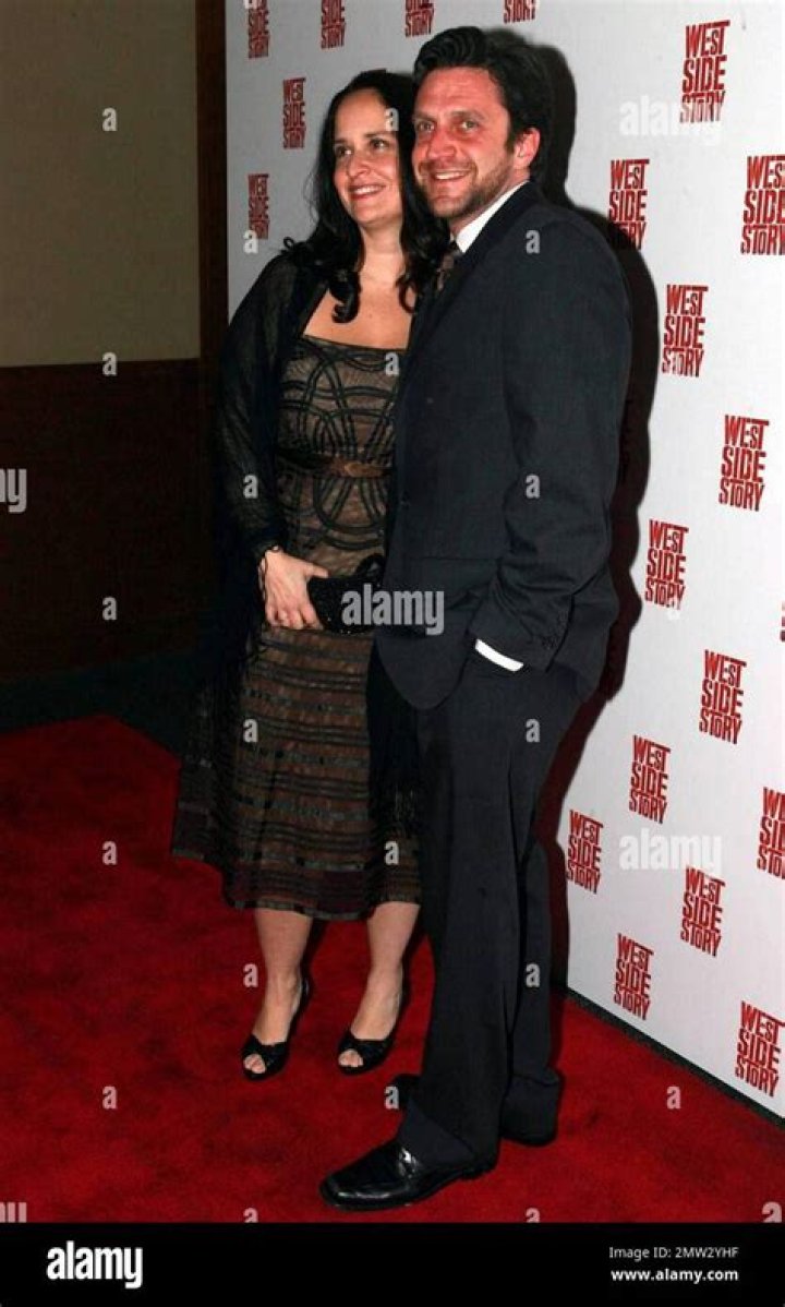 3931 Raul Esparza and wife.jpg Robin Platzer/Twin Images