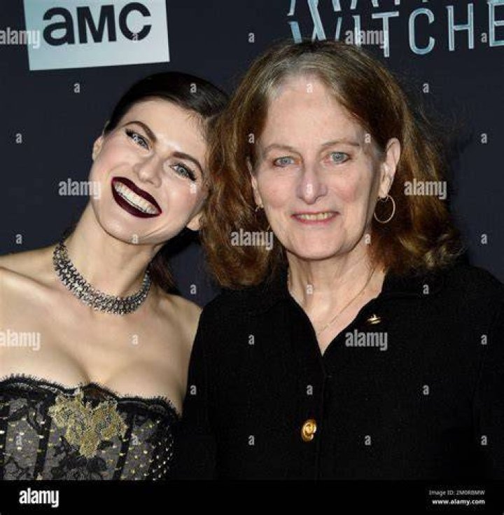 41+ Alexandra Daddario Parents Images