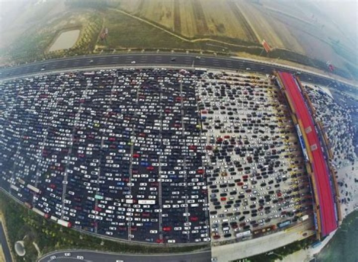 50 Lane Highway in China turns to Traffic Chaos! i