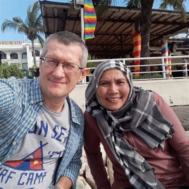 7 Potret Ibunda Maxime Bouttier yang Cantik Berhijab, Hangat Bareng
