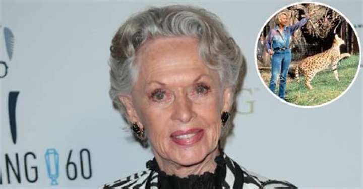 90YearOld Tippi Hedren Still Lives With Lions And Tigers At Home
