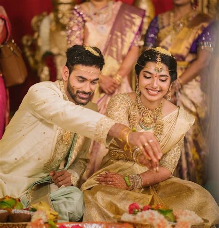 A look inside the marriage of the richest couple in history, Jeff and