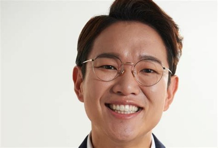 A netizen reports Jang Sung Kyu to the police for attempting to share