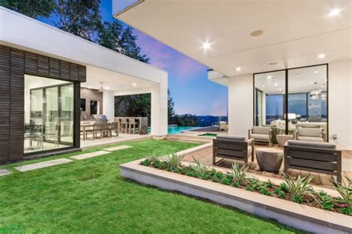 A StatementMaking Austin Home With a WorldClass Art Collection
