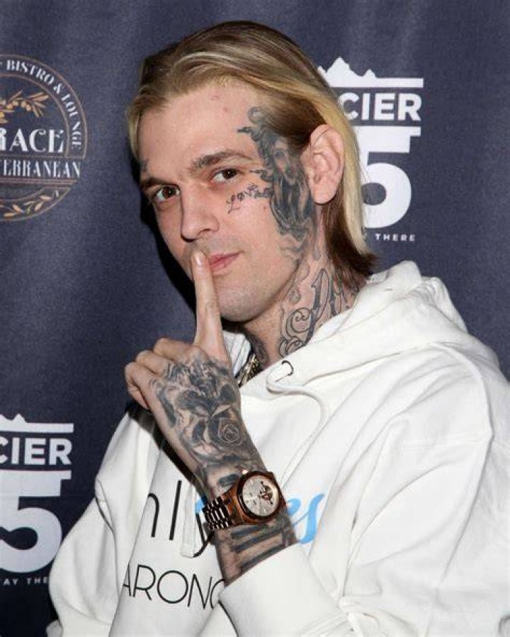 Aaron Carter's twin sister pays tribute to her late brother Marca