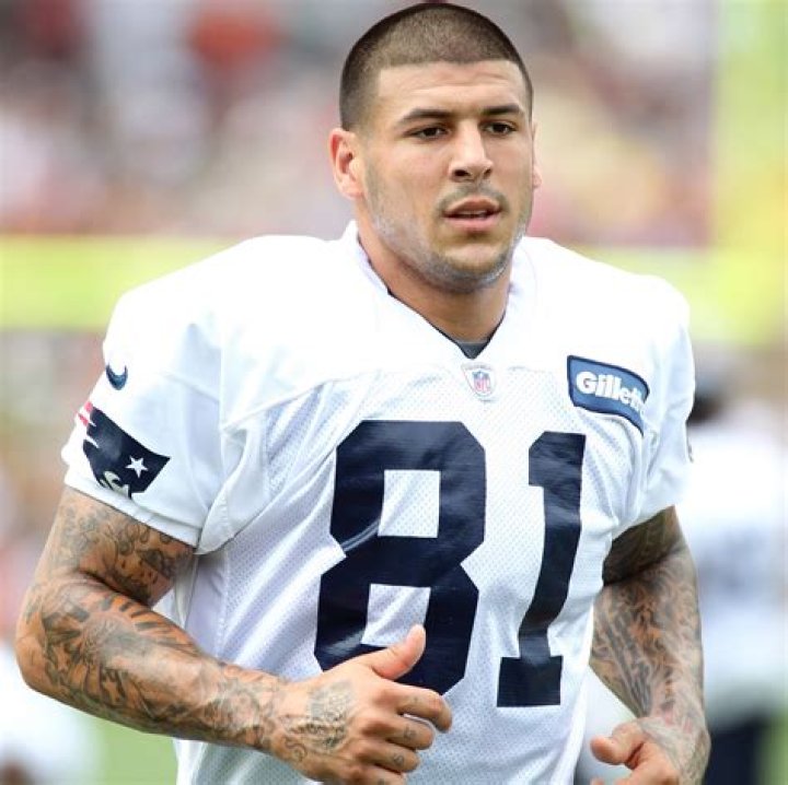 Aaron Hernandez's Fianc&eacute;e Accused of Mishandling Daughter's Trust After