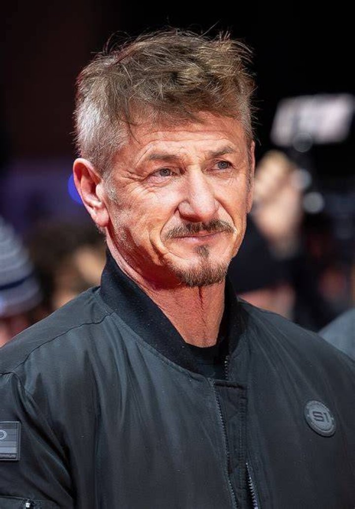 Acteur Sean Penn verlaat Oekra&iuml;ne te voet via Poolse grens Foto hln.be