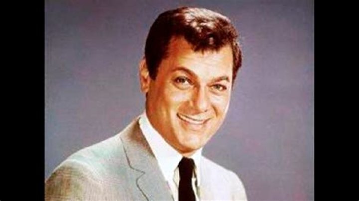 Actor Tony Curtis dies at his home