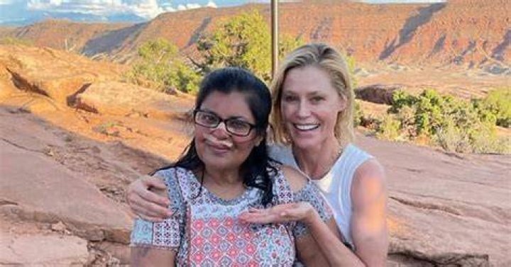 Actress Julie Bowen, Sister Help Rescue Woman Who Fainted and Hit Head