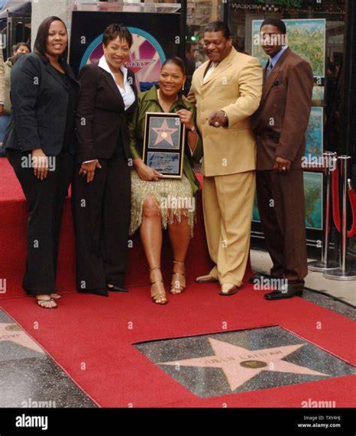 Actress Queen Latifah (C) poses with family members (LR) sister Raven