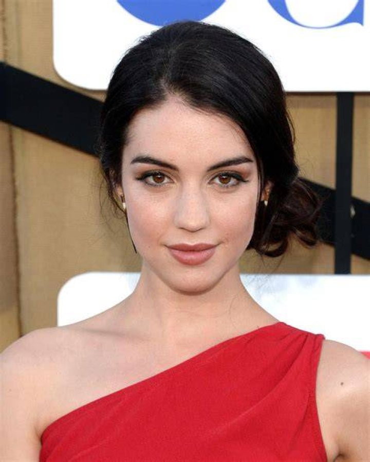 Adelaide Kane looks awesomely
