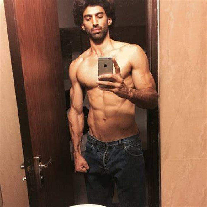 Aditya Roy Kapur Height, Weight, Age, Affairs, Biography, Family & More
