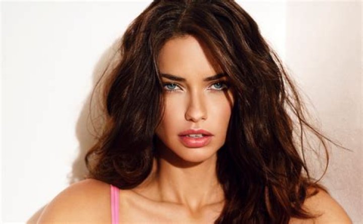 Adriana Lima HD Wallpaper