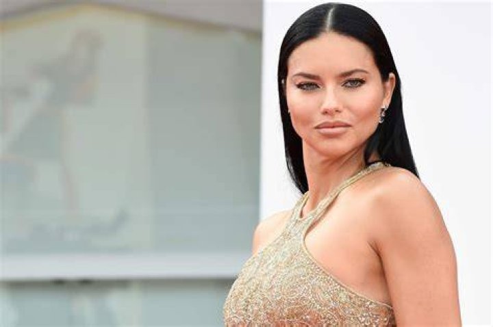 Adriana Lima Net Worth & Bio/Wiki 2018 Facts Which You Must To Know!