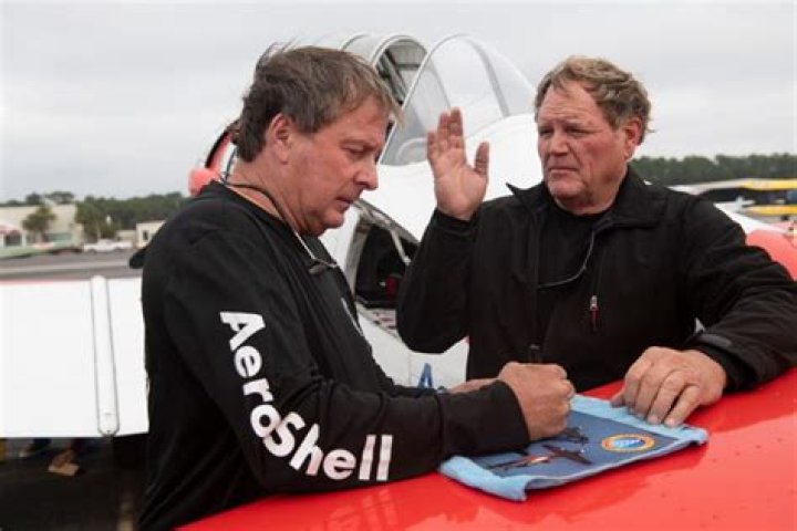 AeroShell Aerobatic Team pilot takes retired Blue Angels on flight