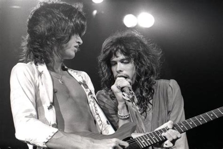 Aerosmith Steven Tyler's bombshell daughter melts web with sizzling