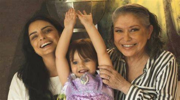 Aislinn Derbez Aislinn Derbez Mamaslatinas Com Aislinn derbez