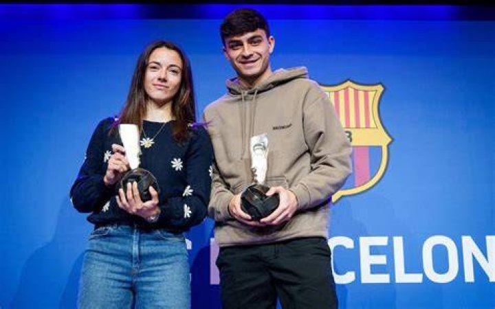 Aitana and Pedri receive the Bar&ccedil;a Players Award
