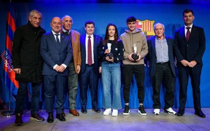 Aitana i Pedri reben el Premi Bar&ccedil;a Jugadors