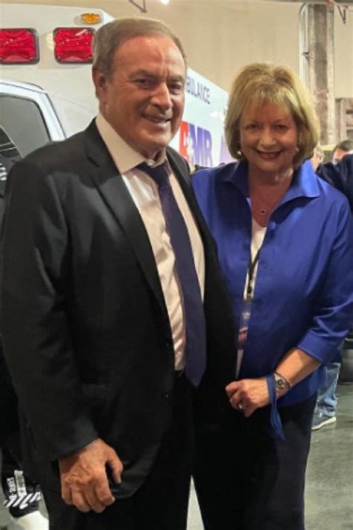 Al Michaels is Married to Wife Linda Anne Stamaton. Kids.