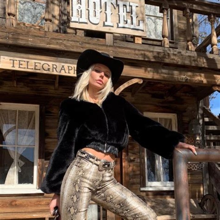 Alana Pallister on Instagram &ldquo;Checked out HoeTel.&rdquo; Alana, Fashion