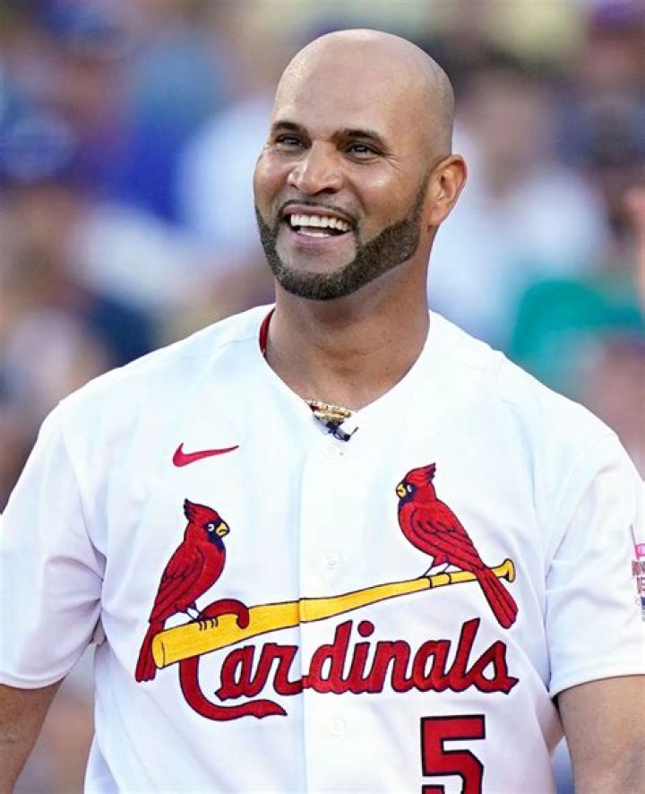 Albert Pujols' wife causes 'bananas' stir with 'last season' post