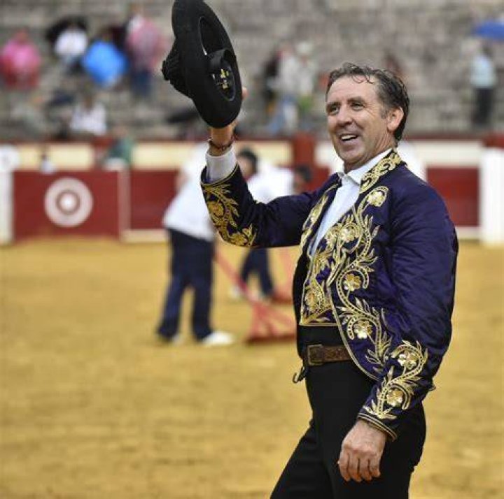 Alberto Guerra abre su coraz&oacute;n y celebra 4 a&ntilde;os de sobriedad Canal U