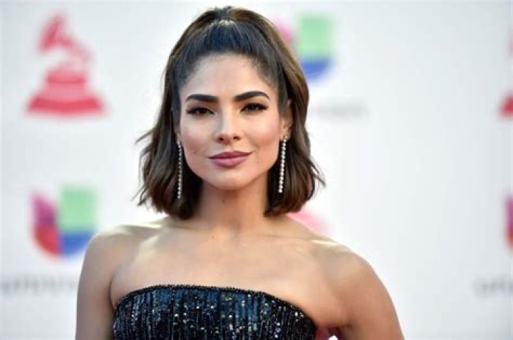 Alejandra Espinoza se quiebra en llanto por su familia