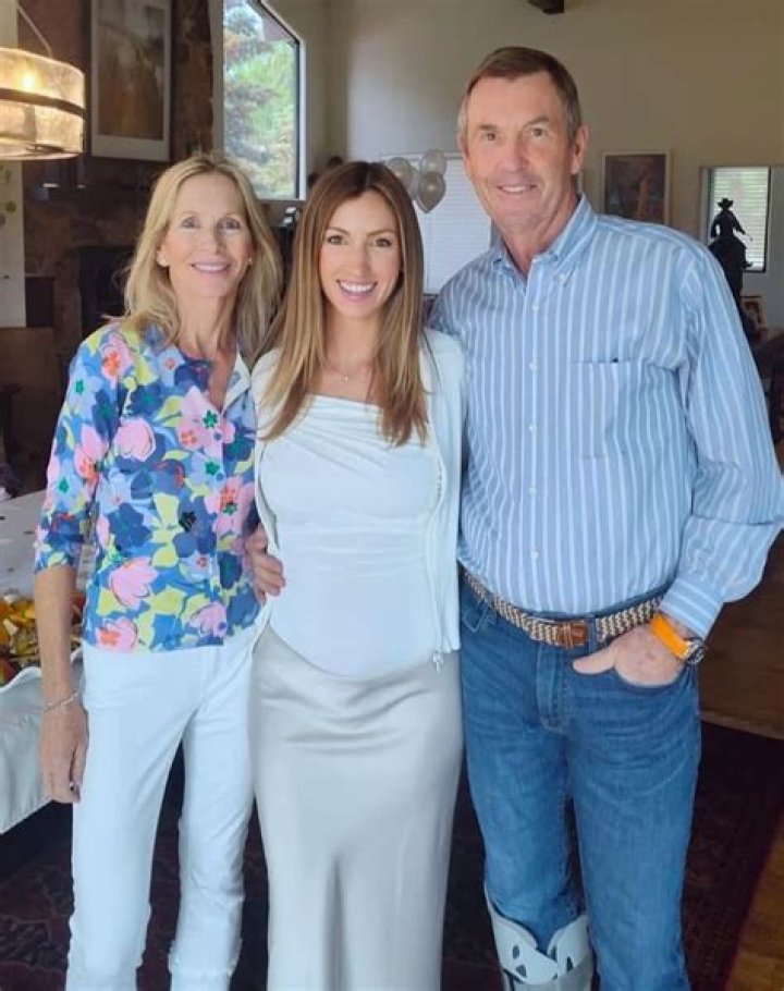 Alex Hogan Age, Parents, Net Worth, Fox News, Married