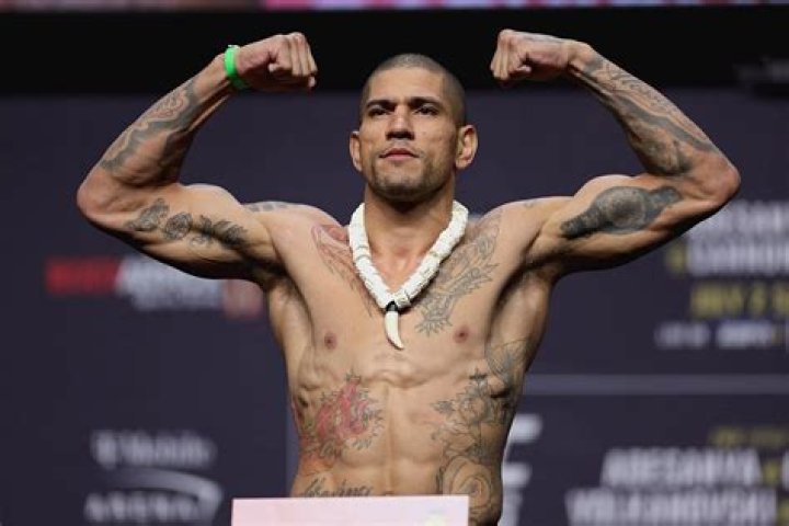 Alex Pereira's sister Aline Pereira loses MMA debut to Invicta veteran