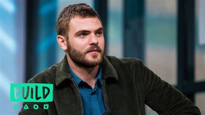 Alex Roe Reveals He Sang Kid Rock&rsquo;s "Picture" For His Audition YouTube