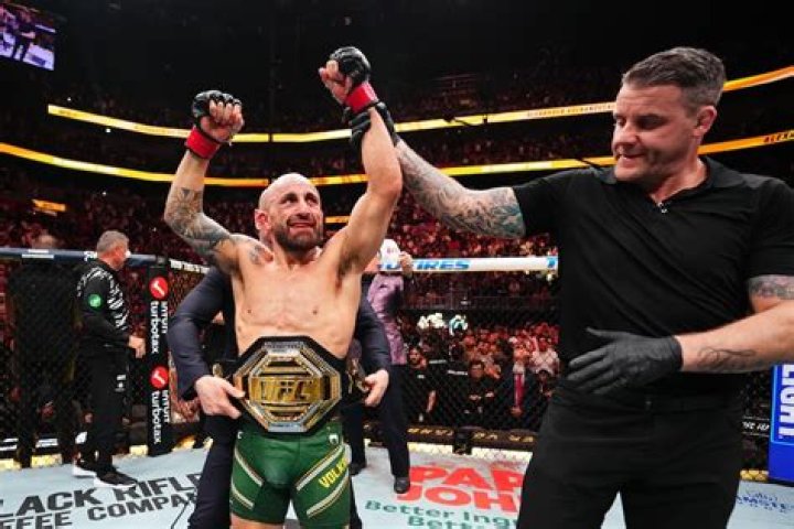 Alex Volkanovski first Australianborn UFC champion after