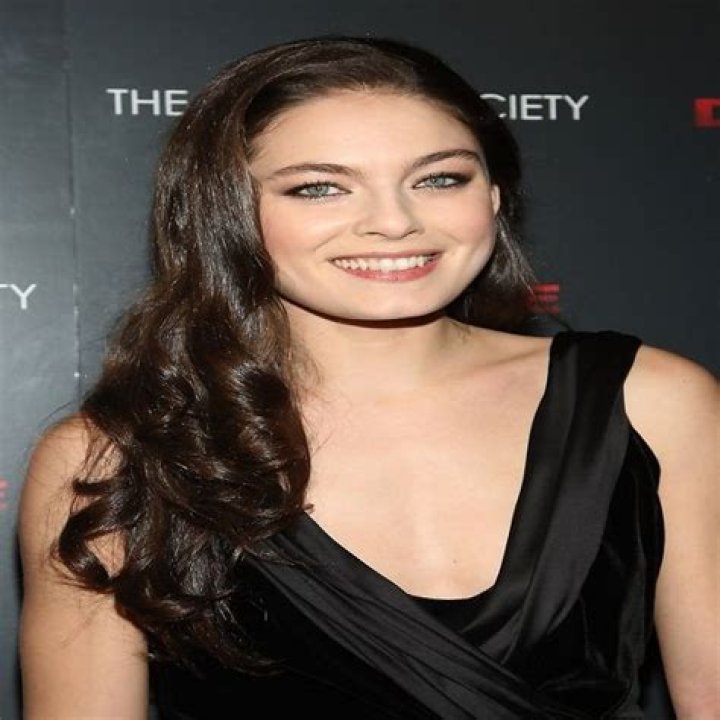 Alexa Davalos Bra Size Measurements Celebrity Measurements & Plastic