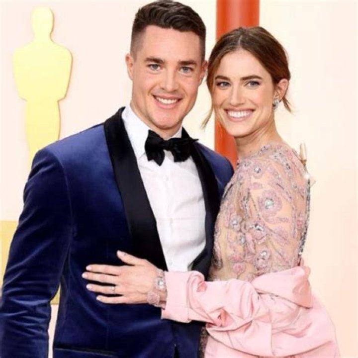Alexander Dreymon Net Worth, Bio, Height, Family, Age, Weight, Wiki 2023