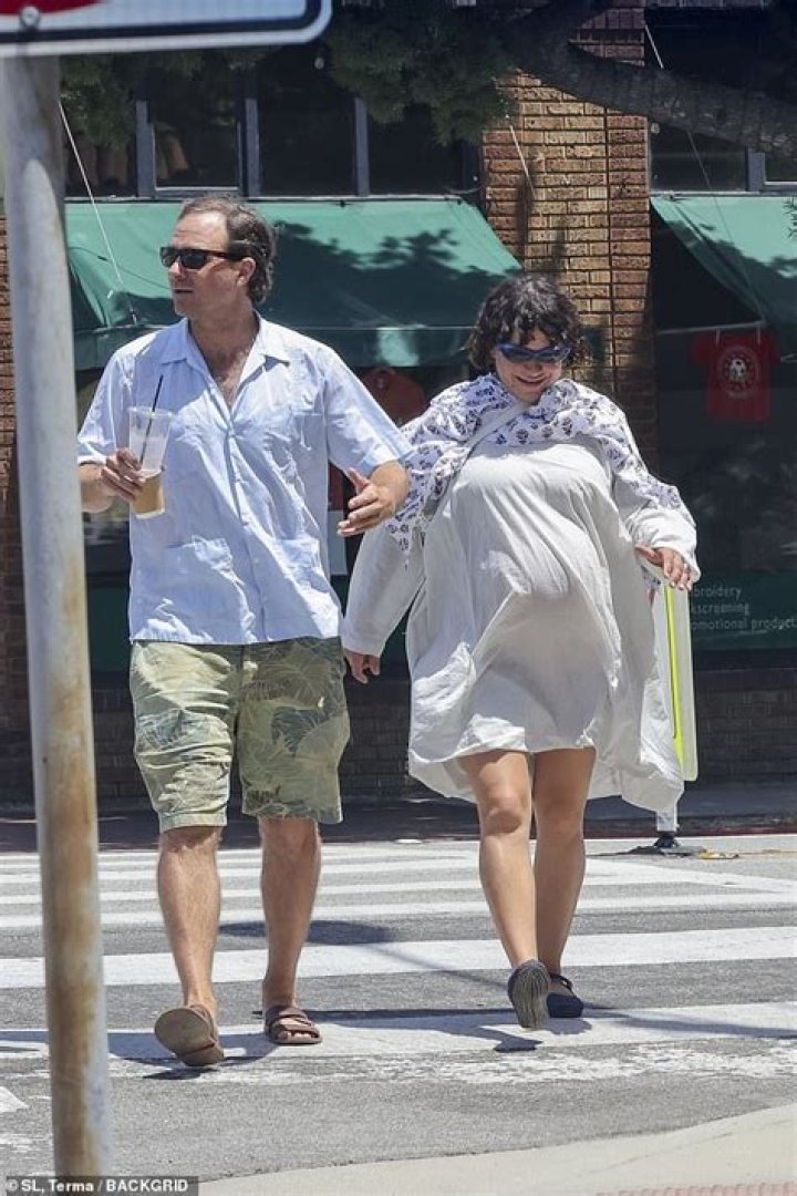 Alia Shawkat Spouse Is She Married To Her Boyfriend? Parents And