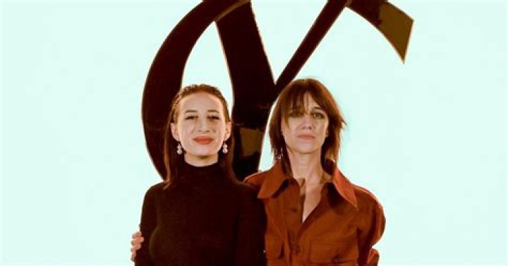 Alice Attal La fille de Charlotte Gainsbourg s'affiche en bikini
