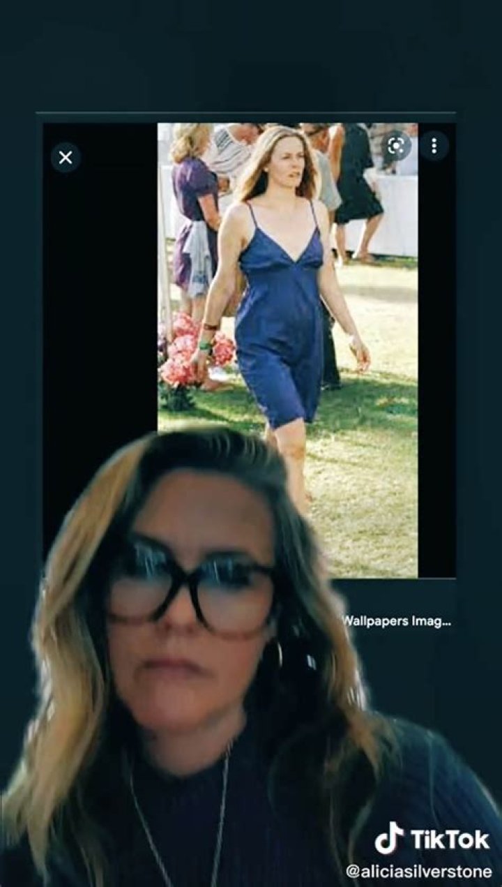 Alicia Silverstone gives the finger to bodyshamers who call her 'fat'