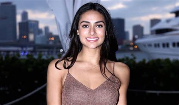 All About Renata Notni Age, Height, Boyfriend, Net Worth, Family