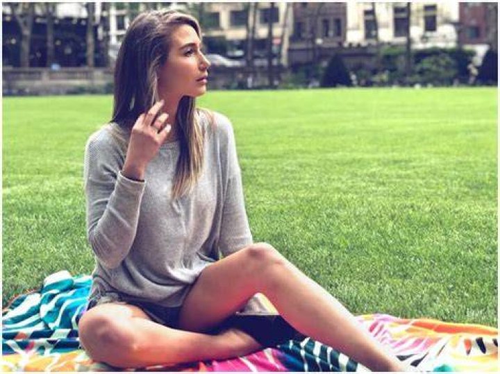 Amanda Batula Bio, Age, Height, Boyfriend, Net Worth, Wiki Wealthy Spy
