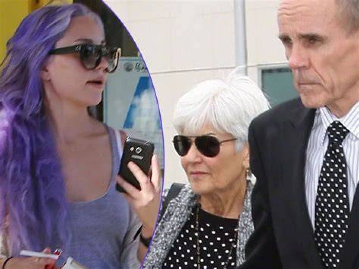 Amanda Bynes&rsquo; Parents Moving Back To Texas &mdash; Inside The Heartbreaking