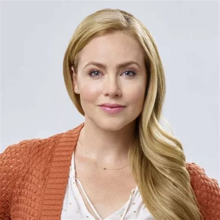 Amanda Schull as Lucy on Project Christmas Wish