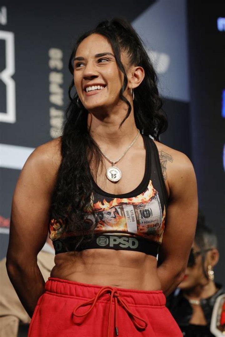Amanda Serrano goes for undisputed championship vs. Erika Cruz