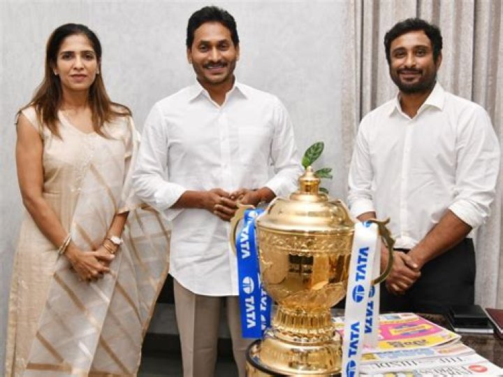 Ambati Rayudu again meets Jagan Mohan Reddy Social News XYZ